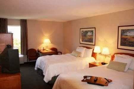 Hampton Inn & Suites Newtown